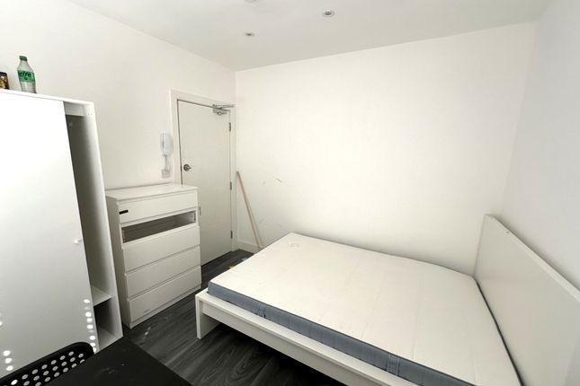 Thumbnail Room to rent in Chester Street, Reading