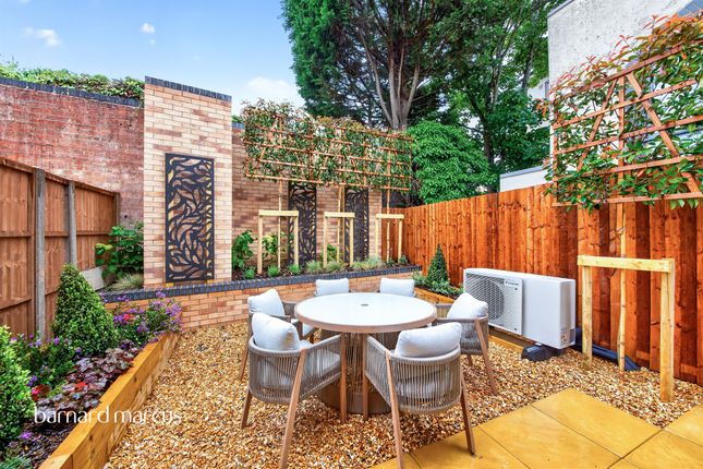 House 22, High Road, Finchley, London, N12 photo 3