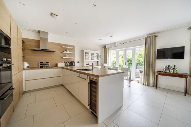 32, Willowbourne, Hampshire photo 2