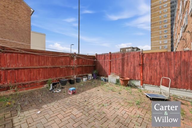 65, Bradwell Avenue, Dagenham photo 4