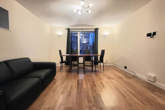 Flat to rent in Abbotts Close, Alwyne Road, London