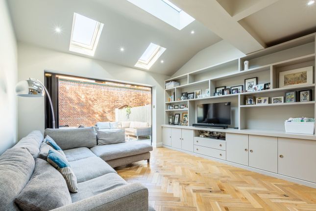 3-bed terraced on Wandle Bank, Wimbledon, £3,850/mo