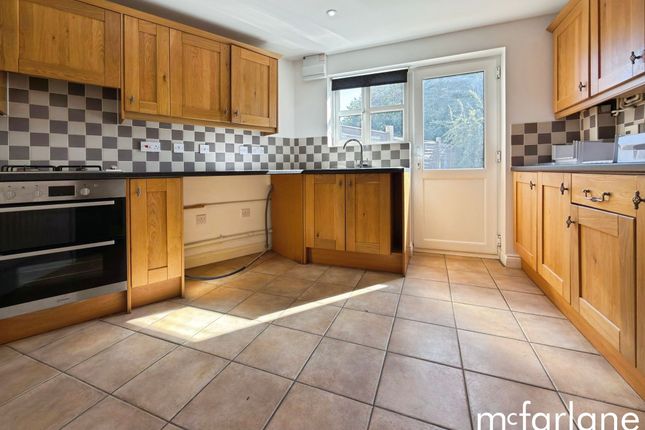 11 Thompson Court, Swindon photo 3