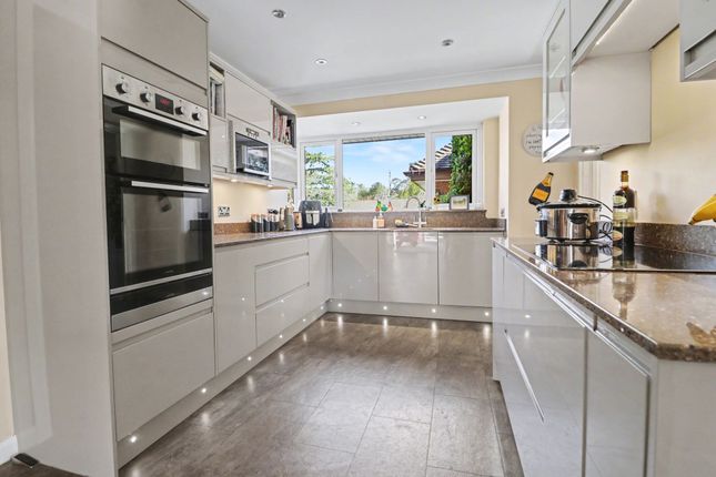 7 Hamblewood, Southampton photo 3