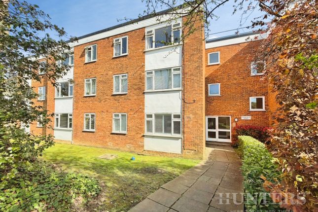 2-bed flat on 7 Woodfield Court, 88 Benhill Wood Road, Sutton, £274,000