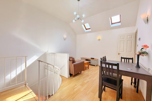 12, Valiant Way, London photo 3