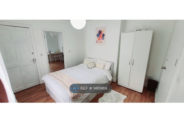 Thumbnail Room to rent in Ernald Avenue, London