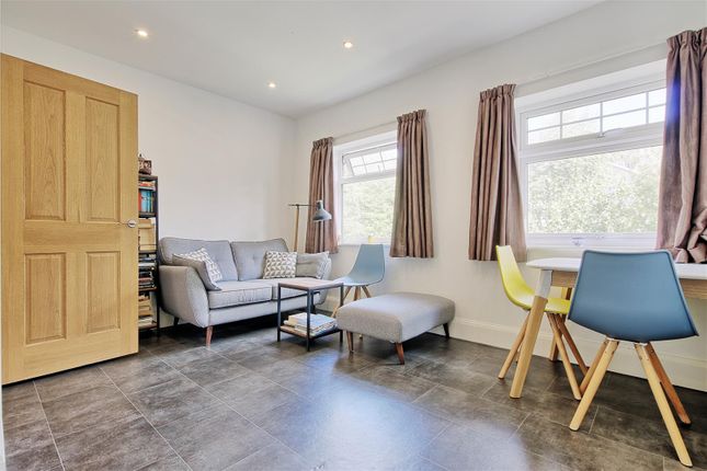 Flat 4, Swanborough House, 12 Brookfields, Cambridge photo 4