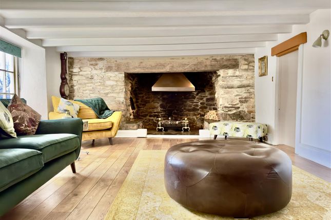 Living Room.Jpeg