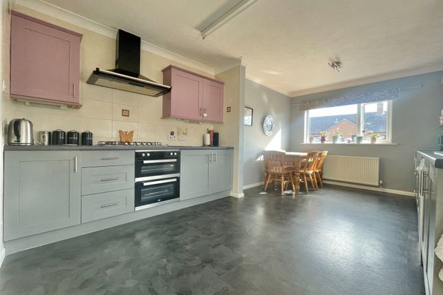 9, Nursery Drive, March photo 2