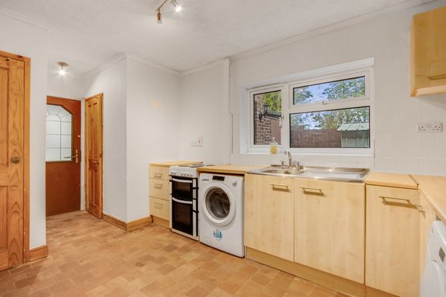 39, Brooklands Road, Wakefield photo 3