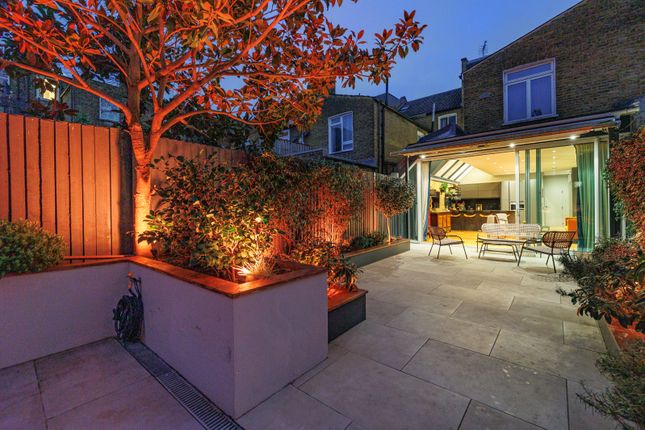 Thumbnail Flat for sale in Sedlescombe Road, Fulham