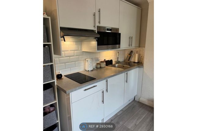 Flat B, Bayham Street, London photo 3
