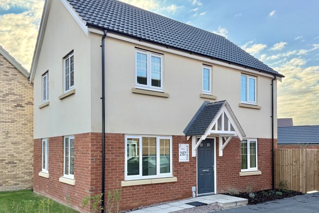 3-bed detached on The Lodge, Boston, £259,950