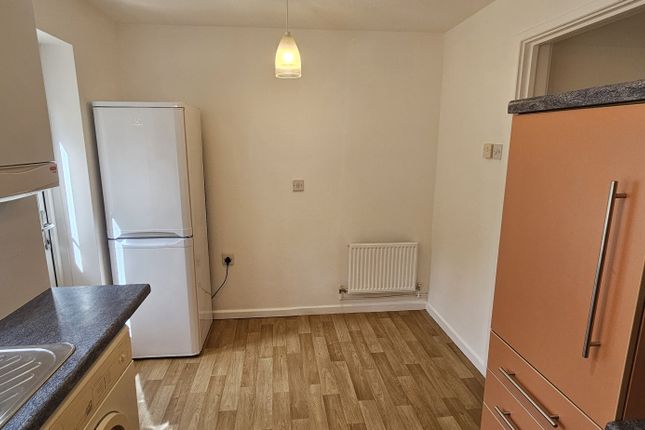6 Holyhead Close,, Beckton, London photo 5