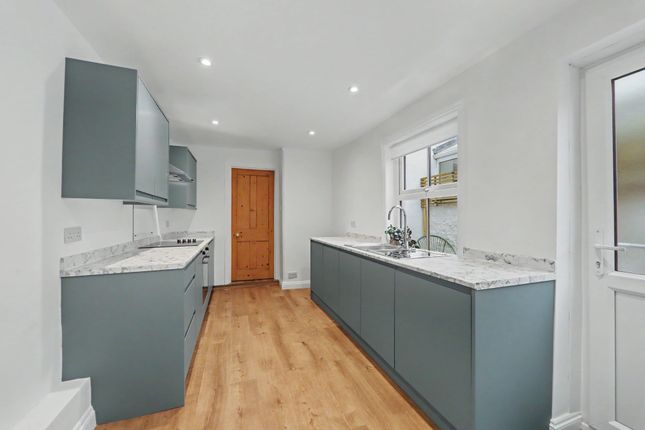 2 Hertford Road, Worthing photo 4
