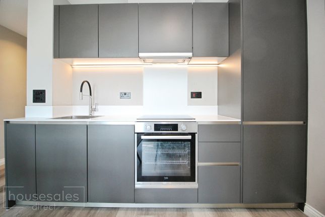 Flat 152, Springwell Gardens, Leeds photo 4