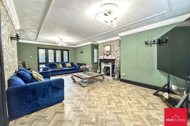 70 Wardley Hall Lane, Manchester photo 2
