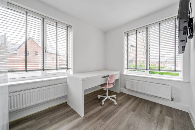 16, Brunel Way, Fareham photo 4