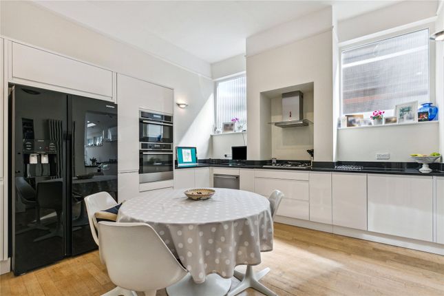 End terrace house for sale in Clapham Common West Side, London