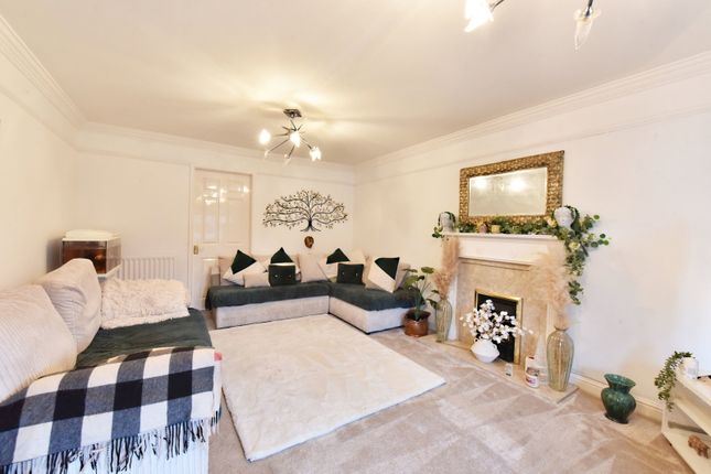 67, Ploverdale Crescent, Kingswinford photo 4