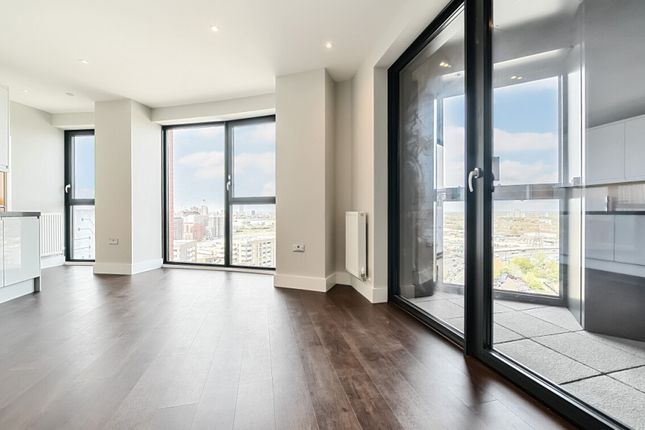 Flat for sale in Mercury Walk, London