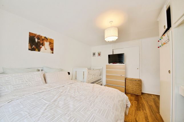98, Great Cullings, Romford photo 5
