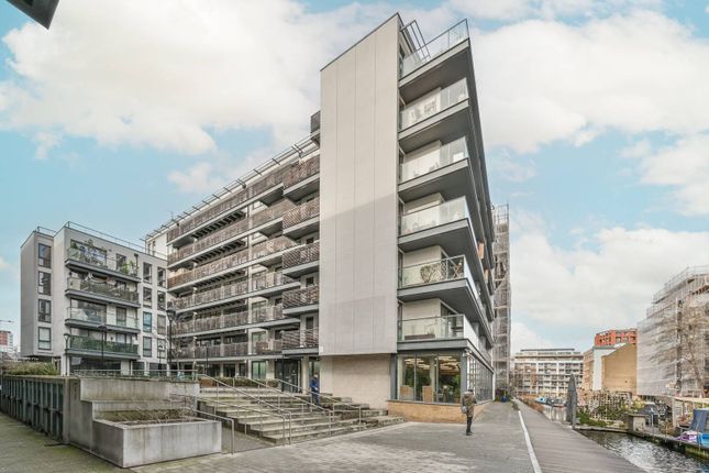 Flat to rent in Reliance Wharf, Haggerston, London