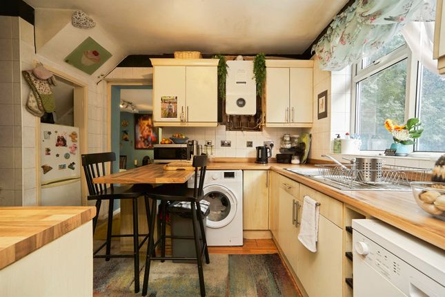 164, Lincombe Drive, LEEDS photo 3