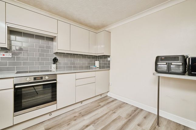 6, Wren Close, Spalding photo 2