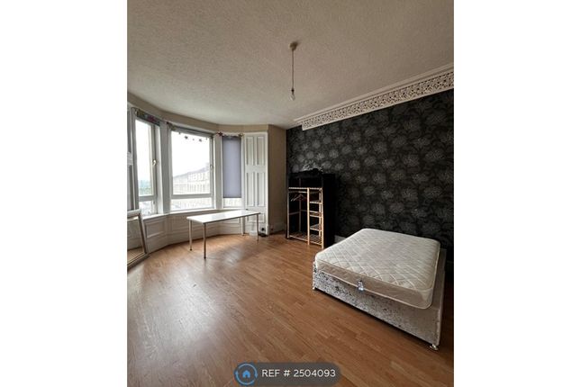 Front Lounge With Recess/Large Bedroom