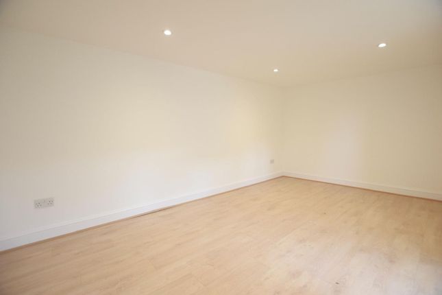 26 Meanley Road, London photo 4