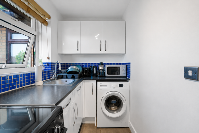 154 Avondale, Ash Vale photo 3