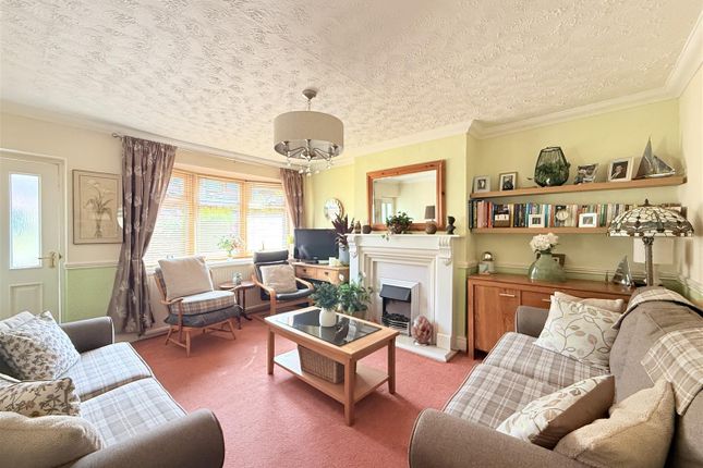 18, Queensway, Ashton-Under-Lyne photo 2