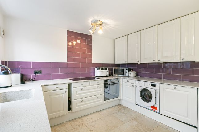75, Larksfield, Egham photo 4