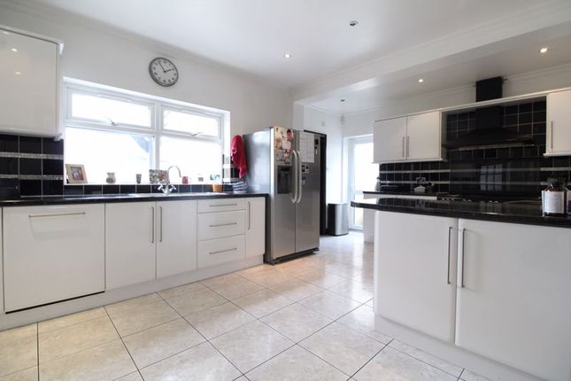 Detached house for sale in Toddington Road, Luton