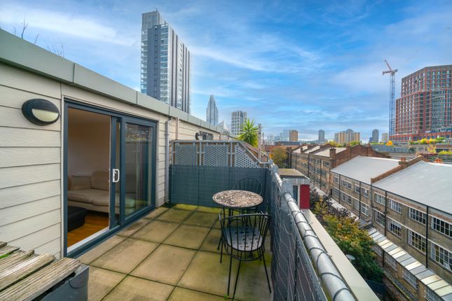 Thumbnail Flat for sale in Oakleigh Court, Murray Grove, Hoxton