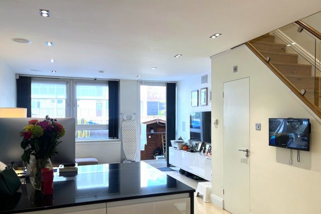 Flat for sale in Stanhope Street, London