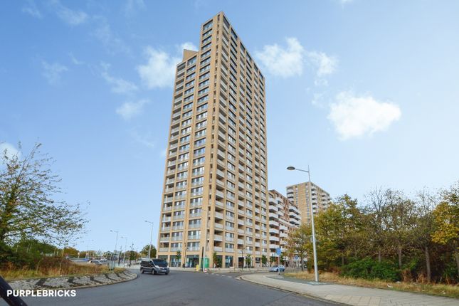 9 Lakeside Drive, London photo 2