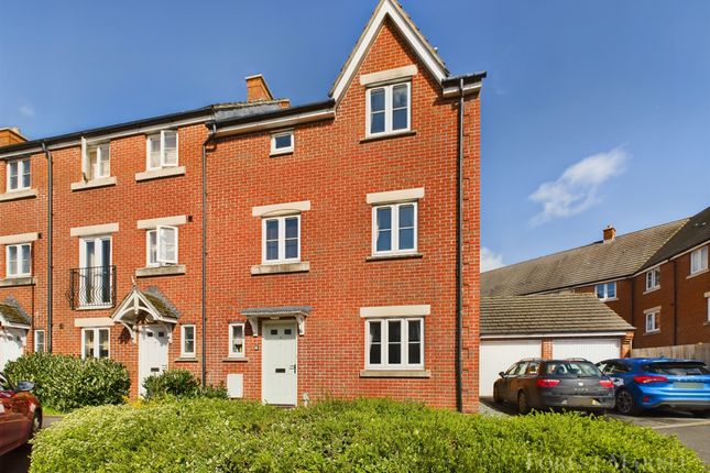 End terrace house for sale in Harris Close, Frome