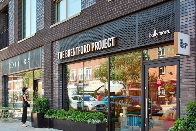 High Street, Brentford photo 2