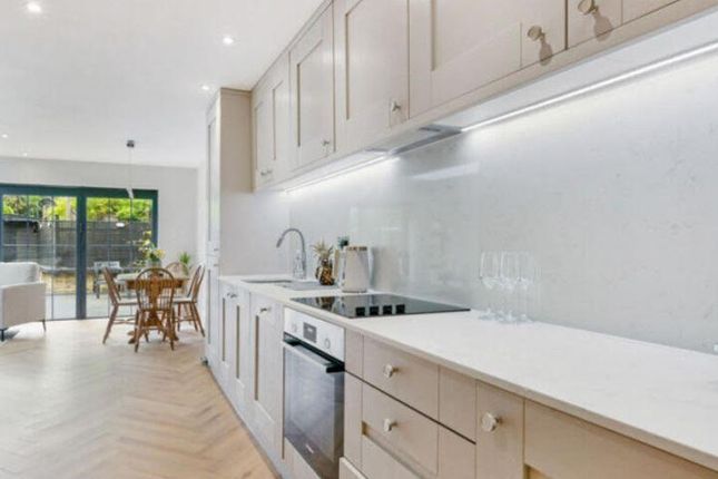 18, Brooke Road, London photo 4