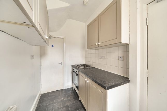 19, Thornleigh Mount, West Yorkshire photo 4