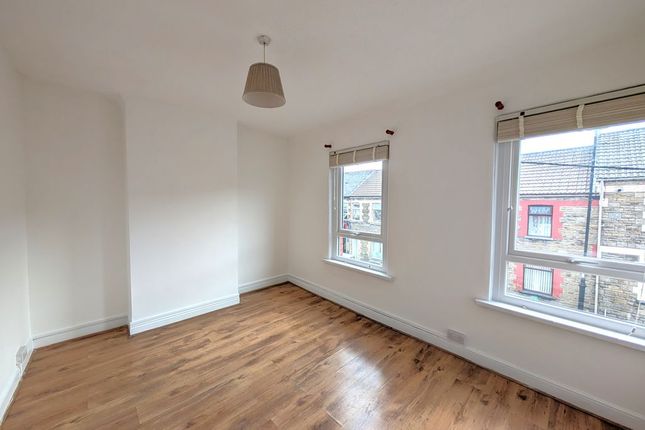 30, White Street, Caerphilly photo 5