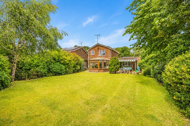 10, Harberton Crescent, Chichester photo 2