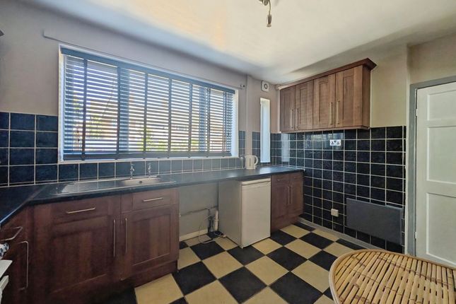 31, Marsh Way, NORTH COTES photo 4