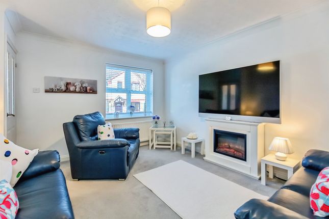 20, Chandler Gardens, Kettering photo 4