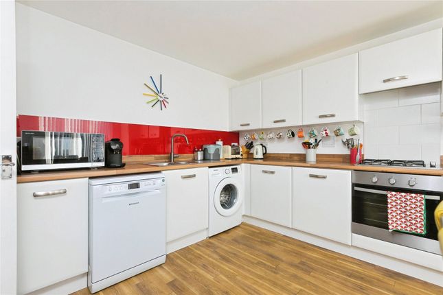 25, Penwethers Crescent, Cornwall photo 4