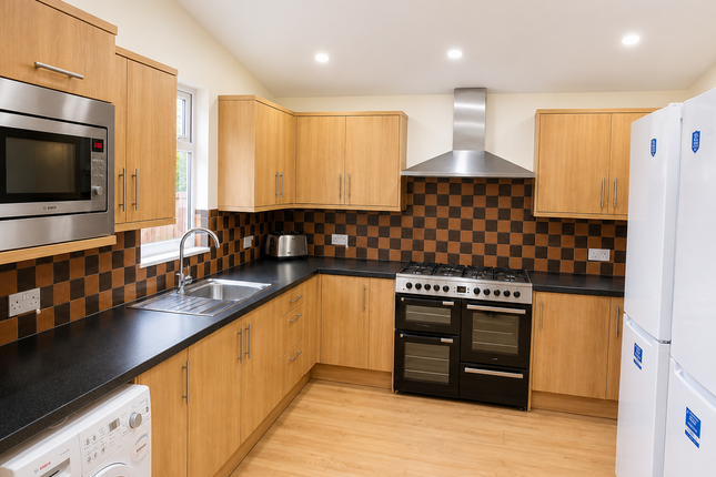 Room 3, 5 Carlton Road, Salford photo 5