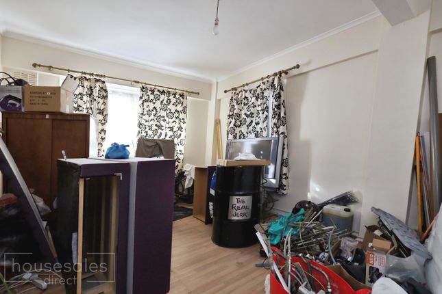 Flat 5, Dunsfold House, London photo 4